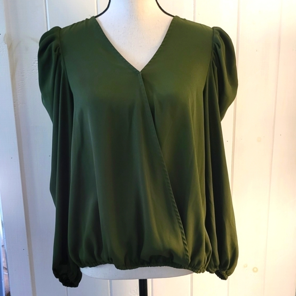 1. State Puff Shoulder Elastic Bottom Top Size M